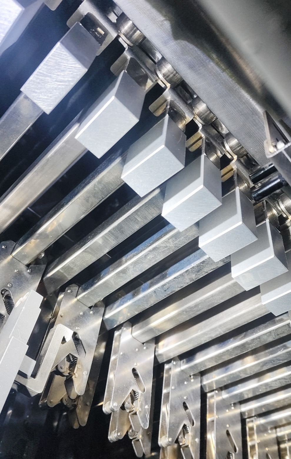 PCB baking tunnel oven chains and perfluoropolyether lubricants are a perfect match